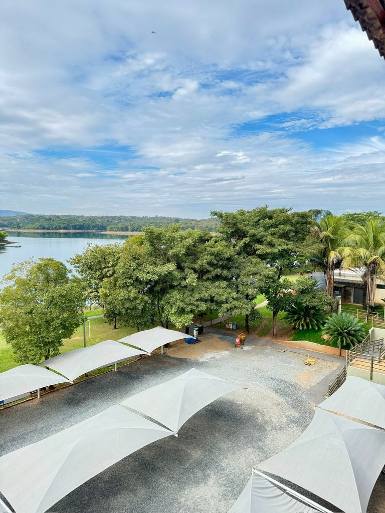 Laguna Flats: Vista Lago & Resort Incrível